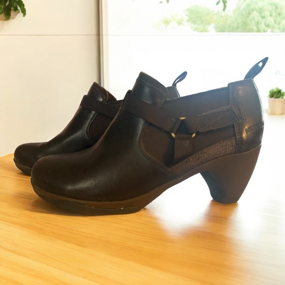 Merrell Shoes - Merrell Evera Rush Leather Ankle Booties Women's Size 8 - color Espresso